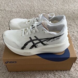 ASICS Magic Speed 4 Men’s 9.5 (2E) WIDE White/Black